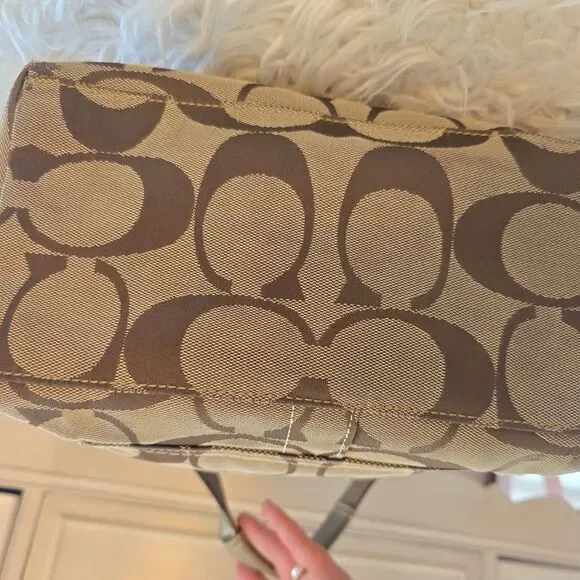 Coach Signature Monogram ** - Picture 7 of 10